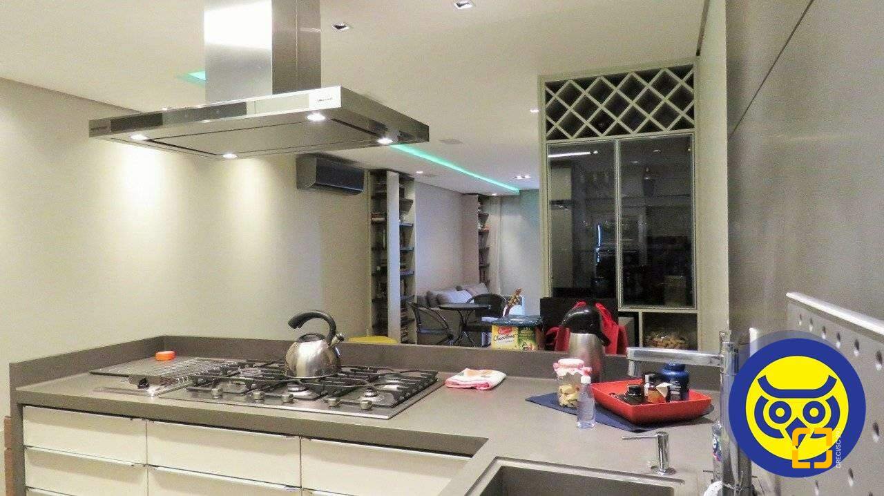 Apartamento com 117m², 6 quartos (sendo 3 suítes), 3 garagens, no bairro Centro em Florianópolis