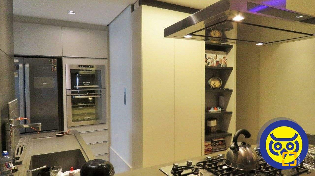 Apartamento com 117m², 6 quartos (sendo 3 suítes), 3 garagens, no bairro Centro em Florianópolis