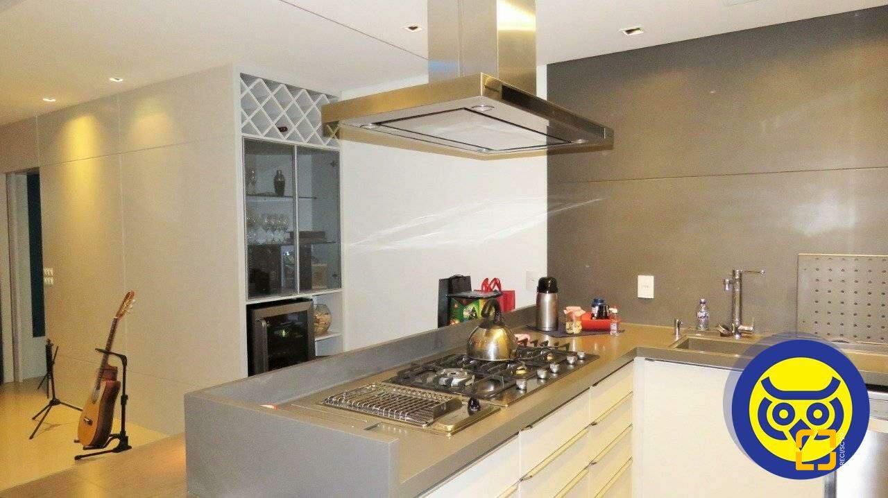 Apartamento com 117m², 6 quartos (sendo 3 suítes), 3 garagens, no bairro Centro em Florianópolis