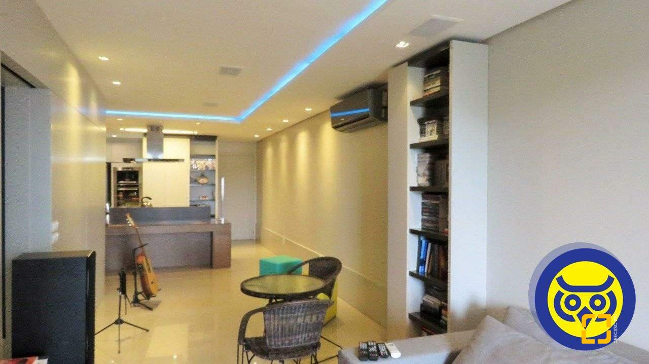 Apartamento com 117m², 6 quartos (sendo 3 suítes), 3 garagens, no bairro Centro em Florianópolis