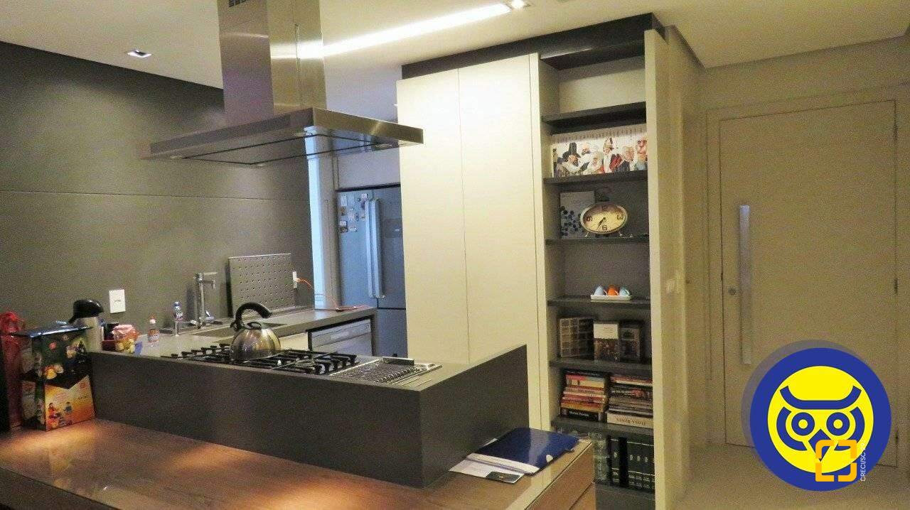 Apartamento com 117m², 6 quartos (sendo 3 suítes), 3 garagens, no bairro Centro em Florianópolis