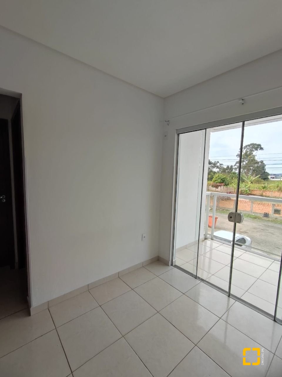 Prédio com 480m², 8 garagens, no bairro Vargem Grande em Florianópolis