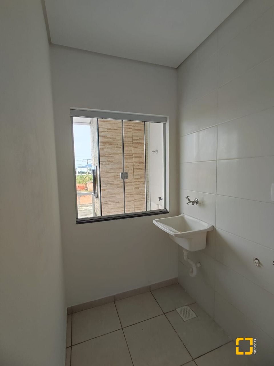 Prédio com 480m², 8 garagens, no bairro Vargem Grande em Florianópolis
