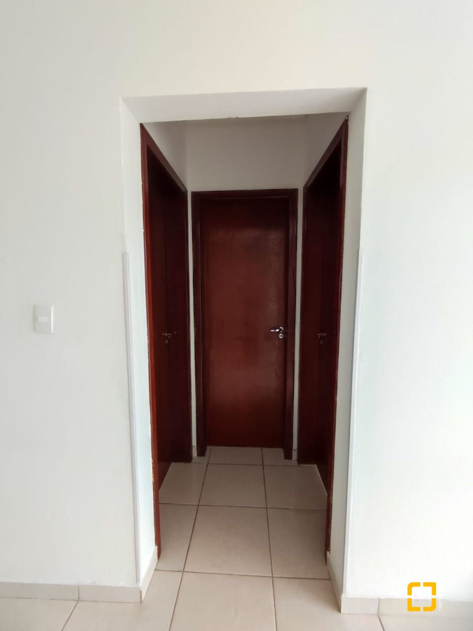 Prédio com 480m², 8 garagens, no bairro Vargem Grande em Florianópolis