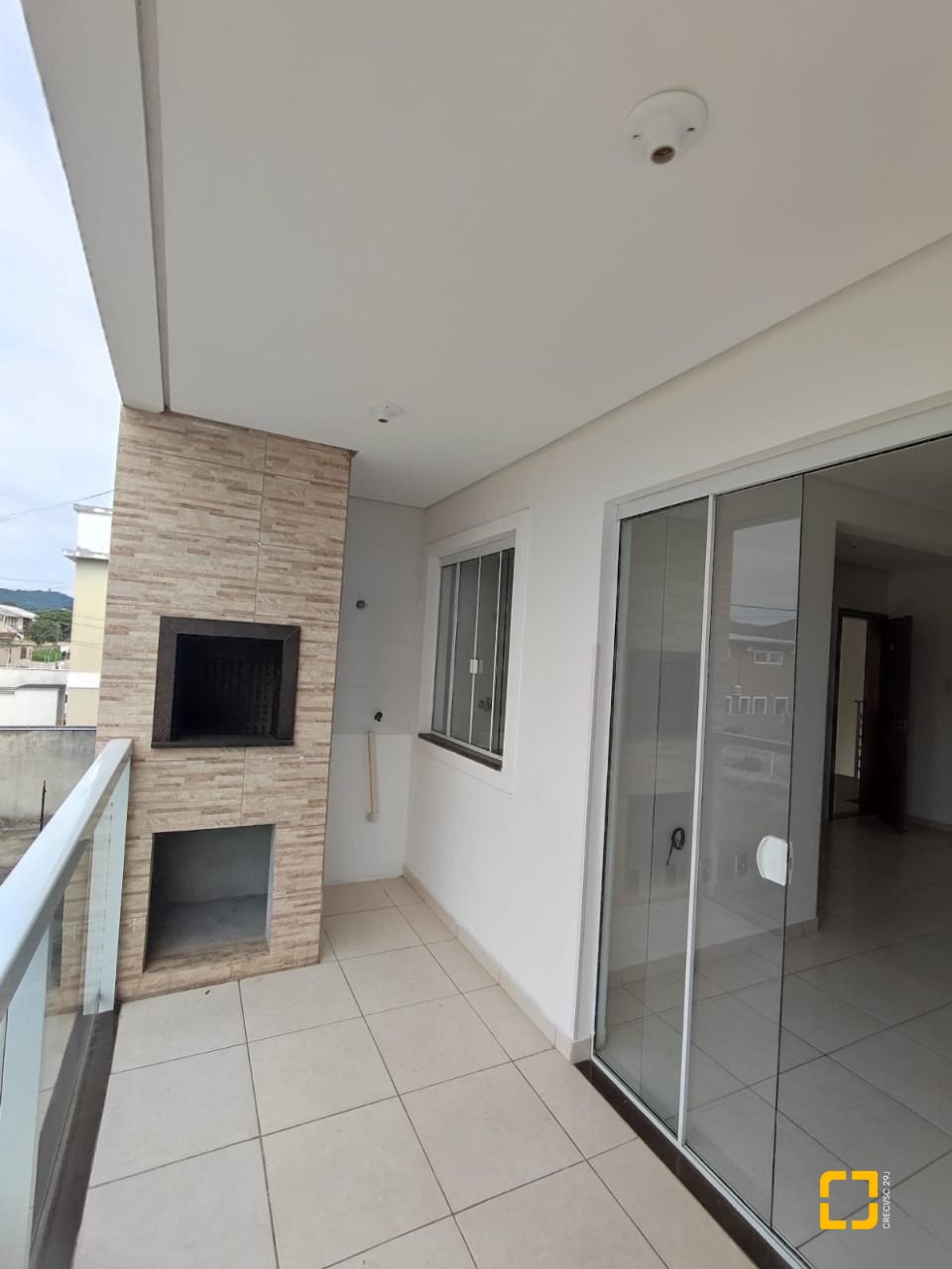 Prédio com 480m², 8 garagens, no bairro Vargem Grande em Florianópolis