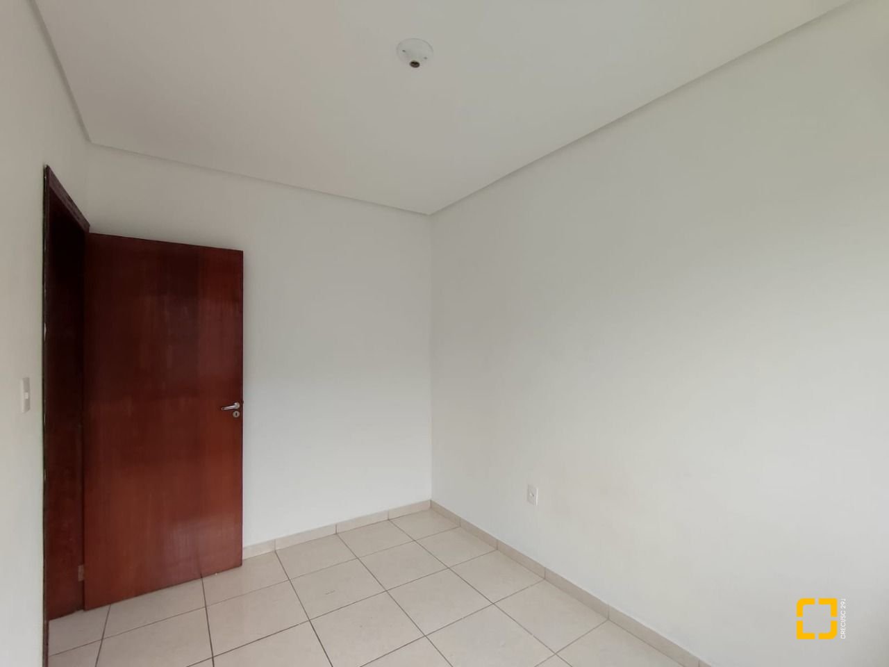 Prédio com 480m², 8 garagens, no bairro Vargem Grande em Florianópolis