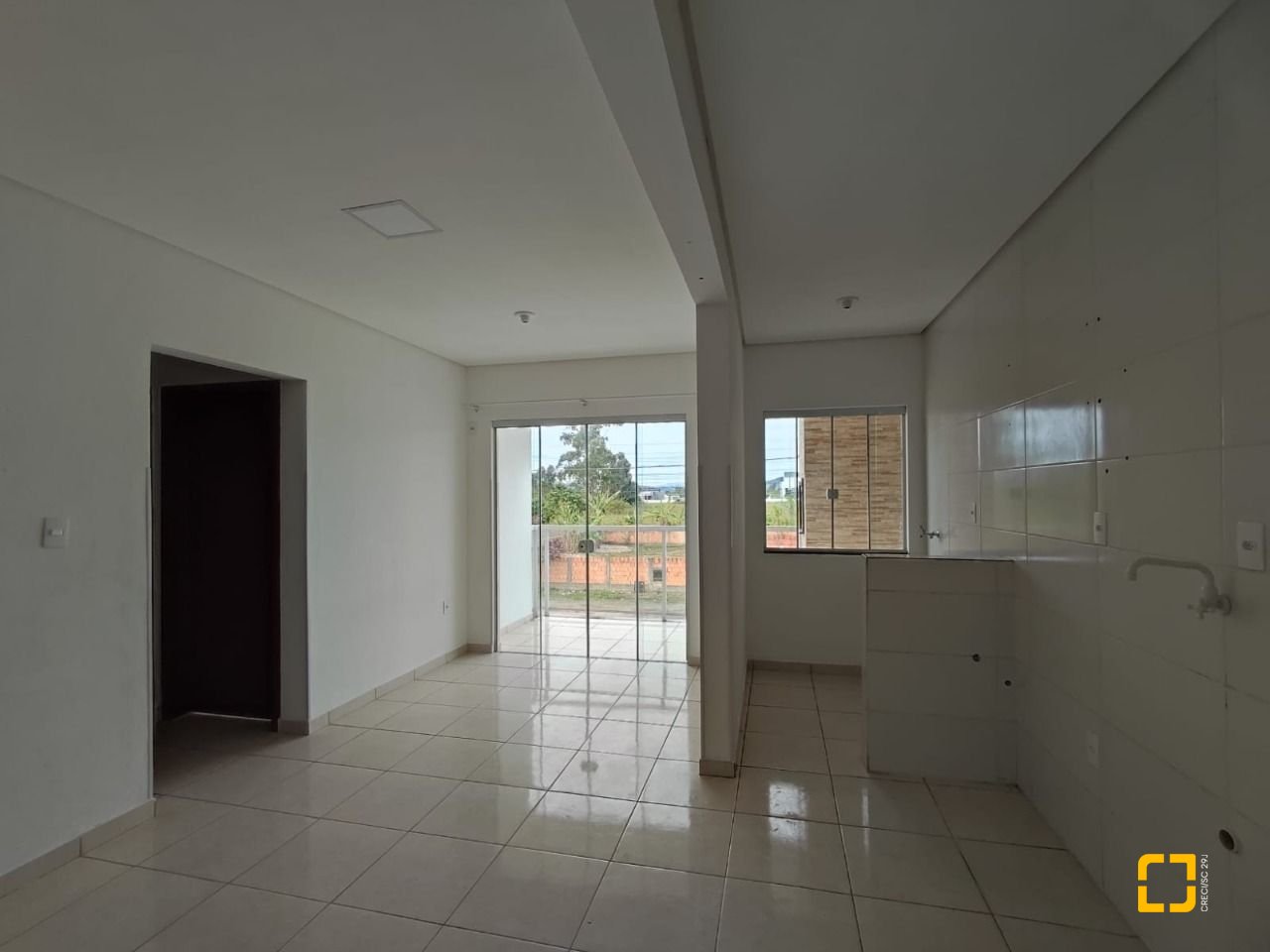 Prédio com 480m², 8 garagens, no bairro Vargem Grande em Florianópolis