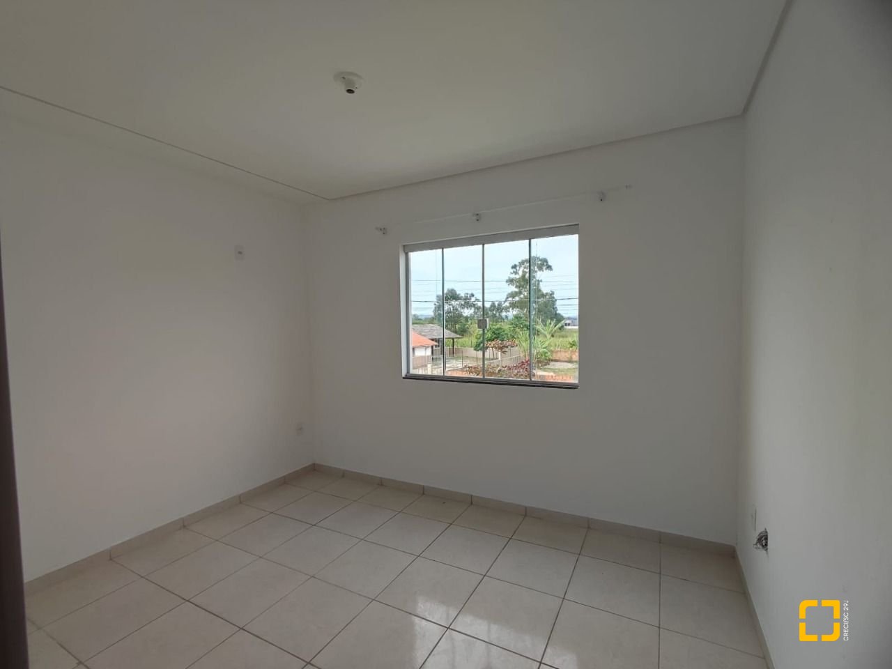 Prédio com 480m², 8 garagens, no bairro Vargem Grande em Florianópolis