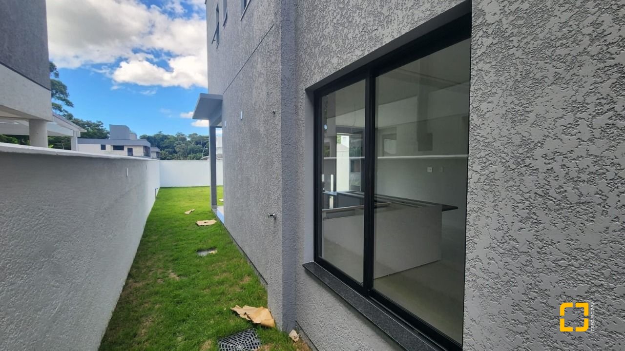 Casa com 149m², 6 quartos (sendo 3 suítes), 2 garagens, no bairro Santo Antônio de Lisboa em Florianópolis