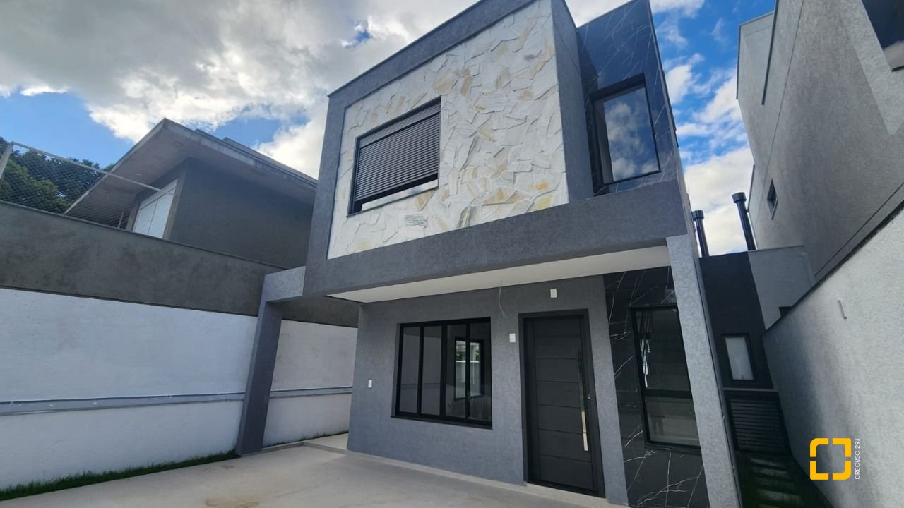 Casa com 149m², 6 quartos (sendo 3 suítes), 2 garagens, no bairro Santo Antônio de Lisboa em Florianópolis