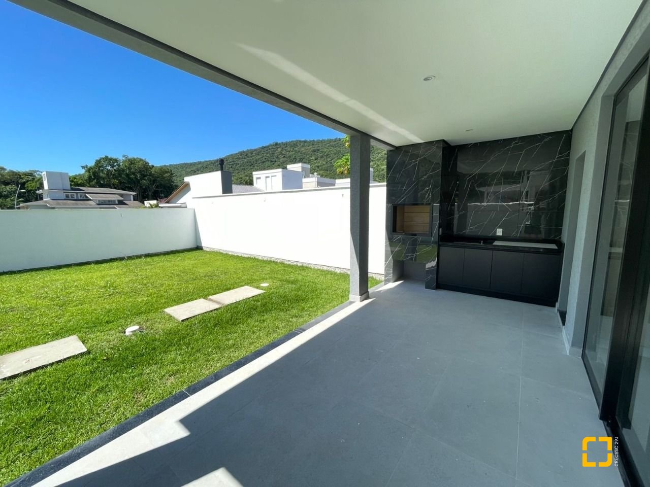 Casa com 149m², 6 quartos (sendo 3 suítes), 2 garagens, no bairro Santo Antônio de Lisboa em Florianópolis