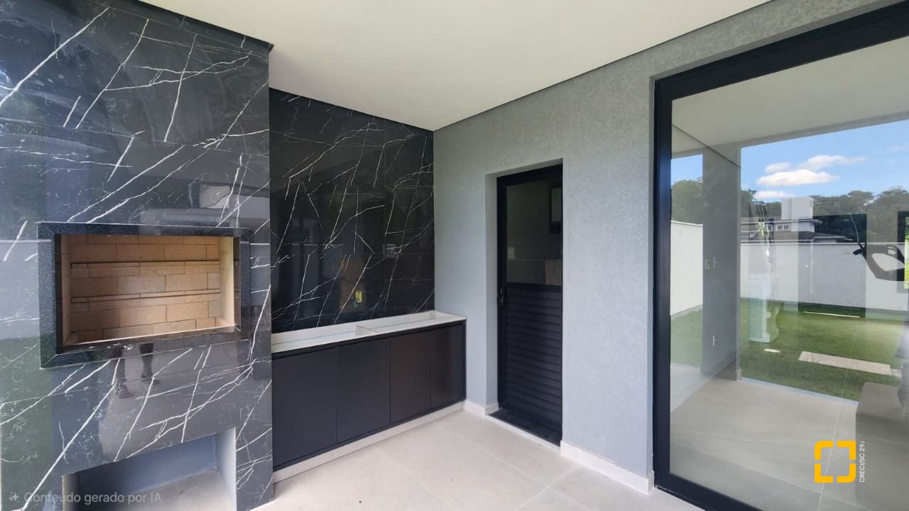 Casa com 149m², 6 quartos (sendo 3 suítes), 2 garagens, no bairro Santo Antônio de Lisboa em Florianópolis