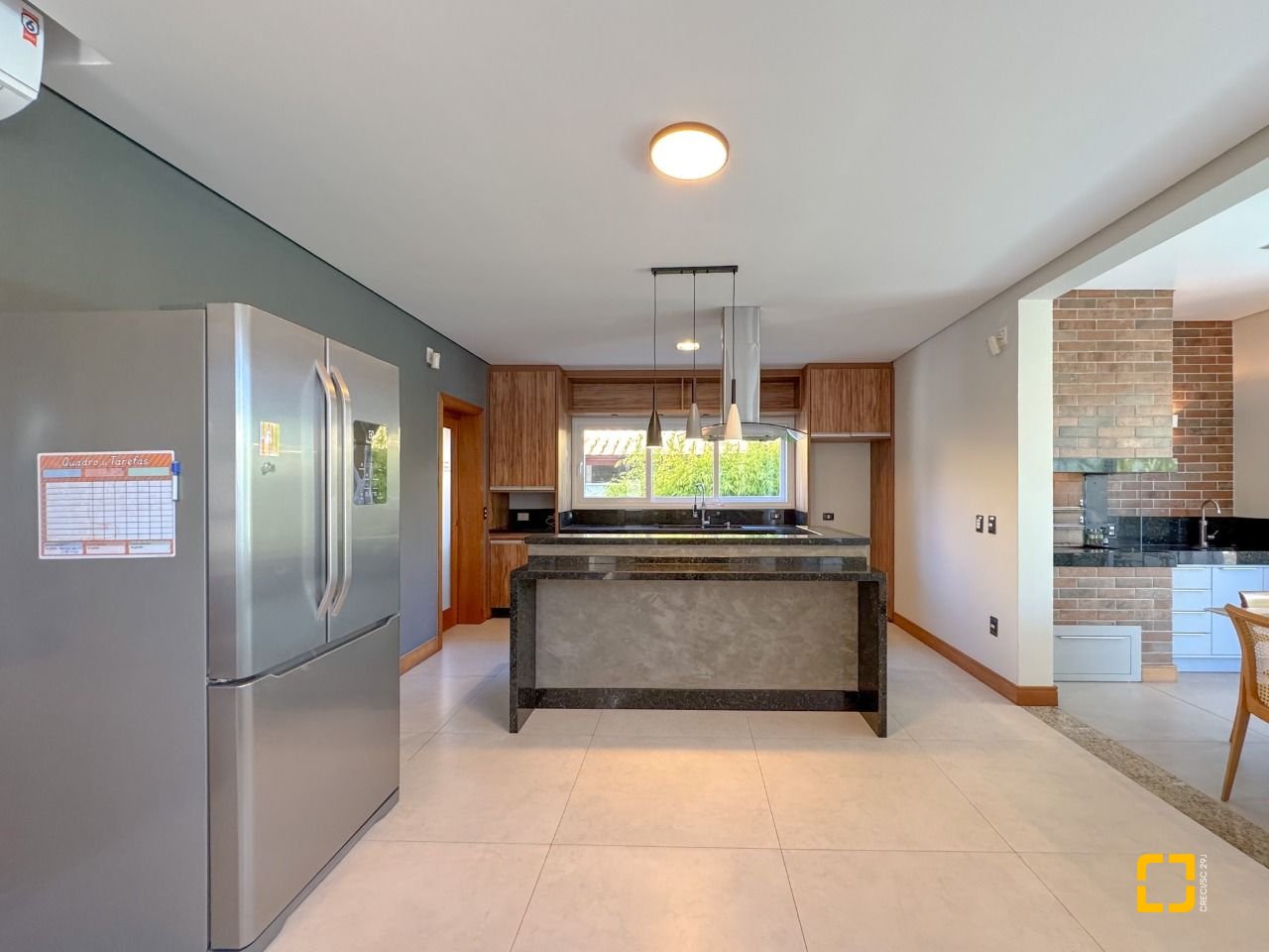 Casa com 242m², 7 quartos (sendo 3 suítes), 4 garagens, no bairro Jurerê Internacional em Florianópolis