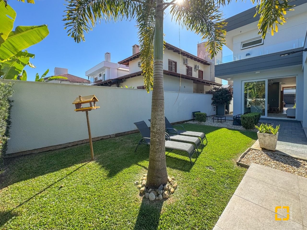 Casa com 242m², 7 quartos (sendo 3 suítes), 4 garagens, no bairro Jurerê Internacional em Florianópolis