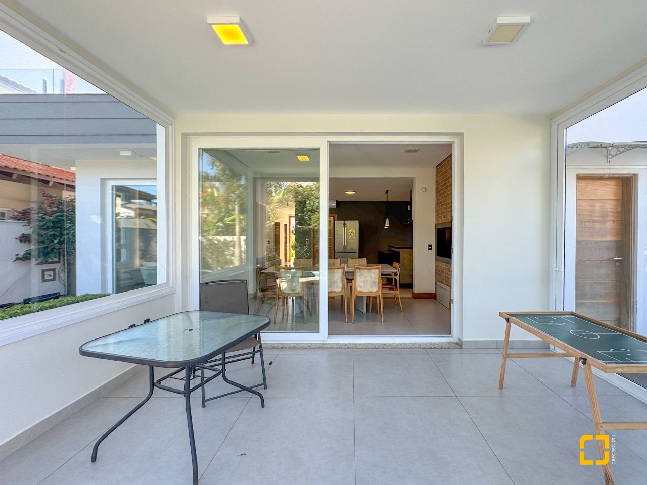 Casa com 242m², 7 quartos (sendo 3 suítes), 4 garagens, no bairro Jurerê Internacional em Florianópolis