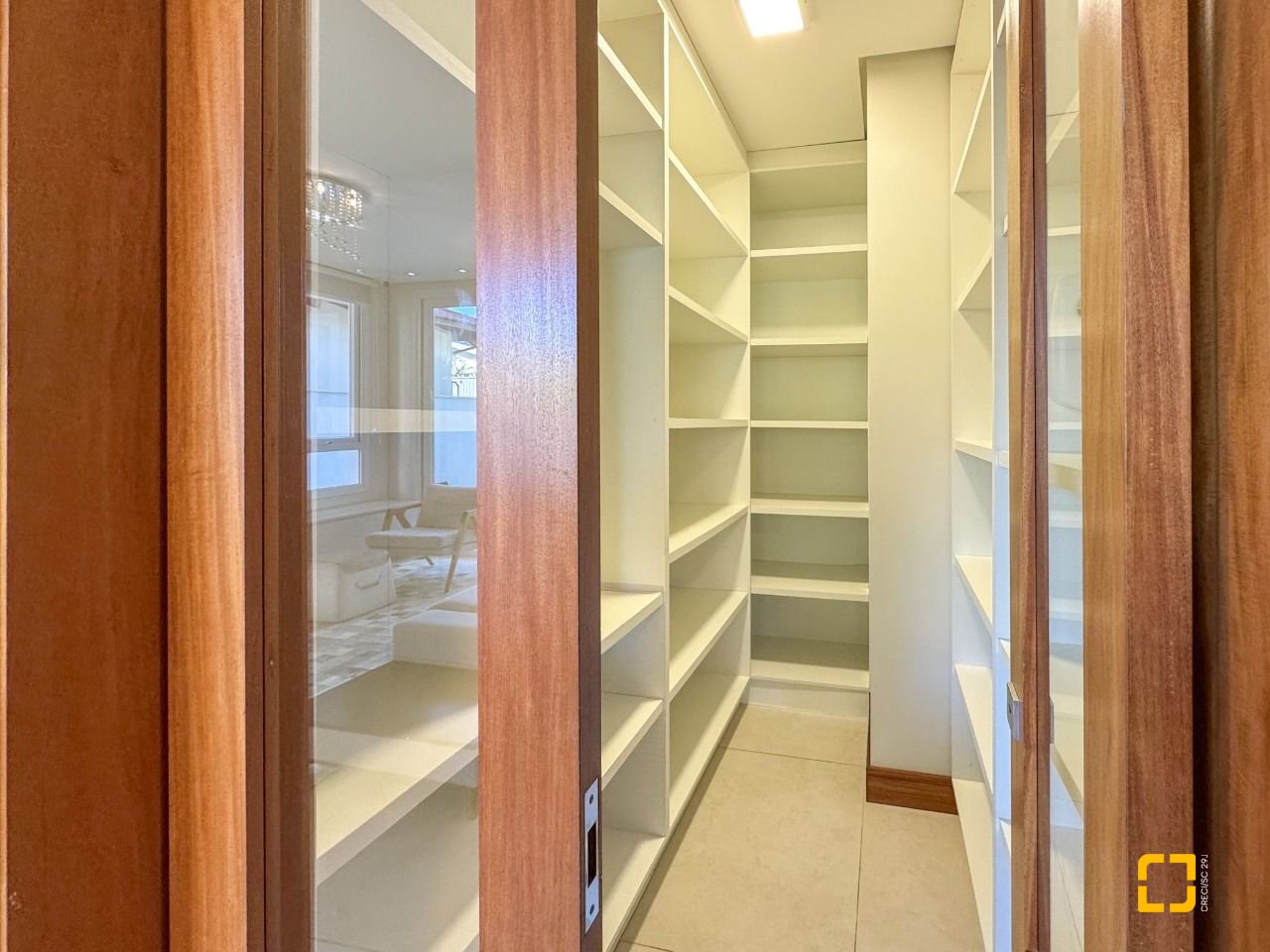 Casa com 242m², 7 quartos (sendo 3 suítes), 4 garagens, no bairro Jurerê Internacional em Florianópolis