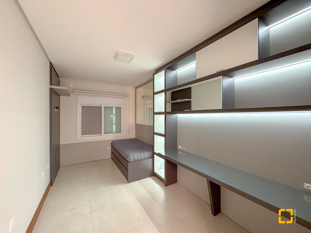 Casa com 242m², 7 quartos (sendo 3 suítes), 4 garagens, no bairro Jurerê Internacional em Florianópolis