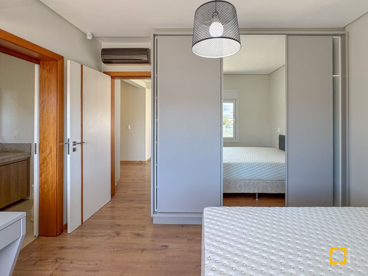 Casa com 242m², 7 quartos (sendo 3 suítes), 4 garagens, no bairro Jurerê Internacional em Florianópolis