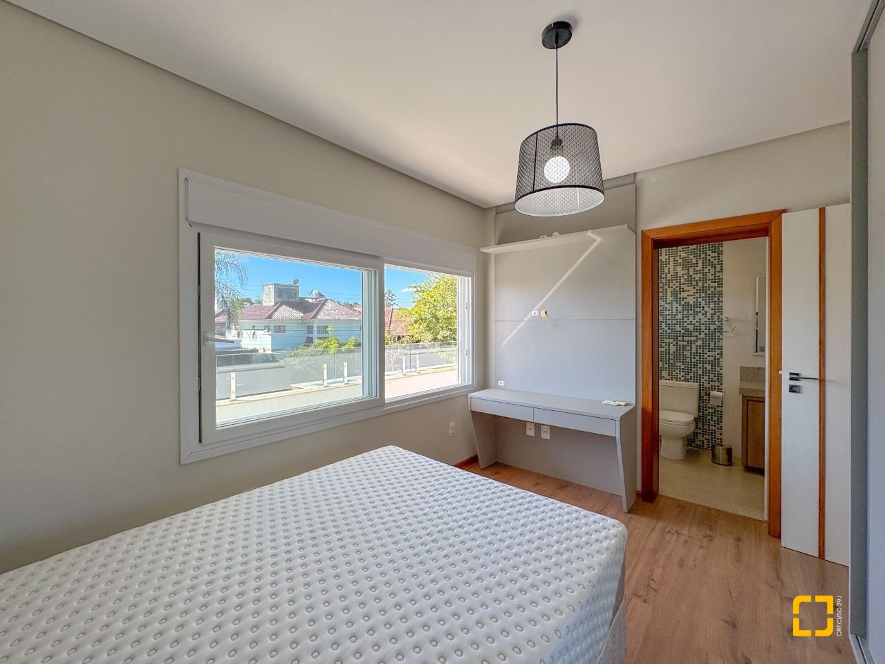 Casa com 242m², 7 quartos (sendo 3 suítes), 4 garagens, no bairro Jurerê Internacional em Florianópolis
