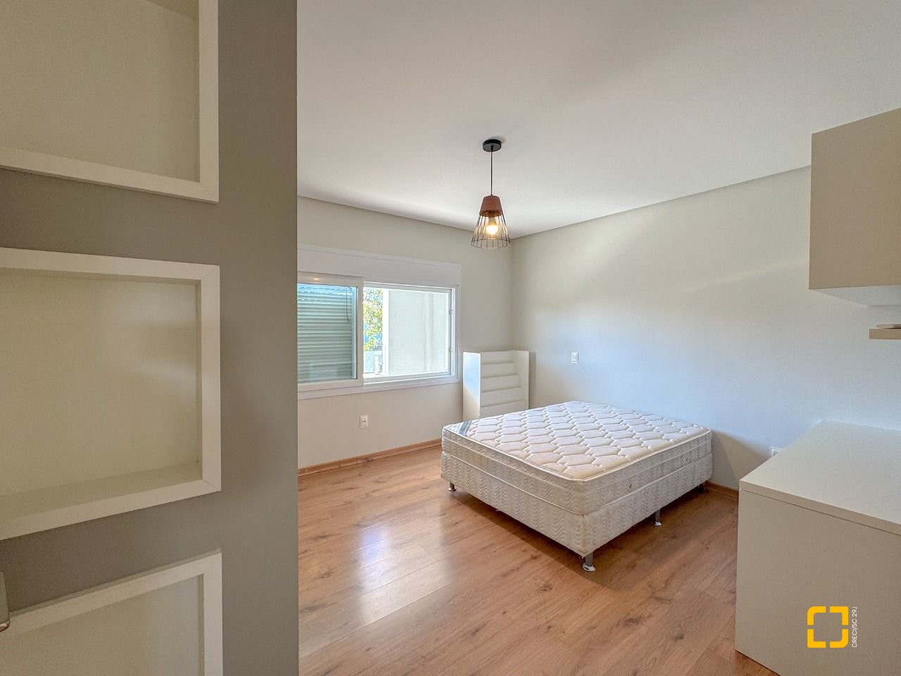 Casa com 242m², 7 quartos (sendo 3 suítes), 4 garagens, no bairro Jurerê Internacional em Florianópolis