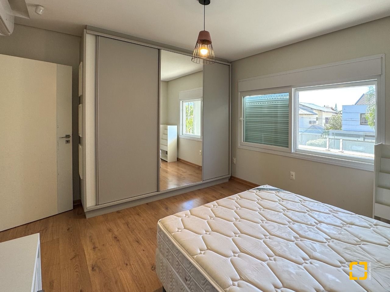 Casa com 242m², 7 quartos (sendo 3 suítes), 4 garagens, no bairro Jurerê Internacional em Florianópolis