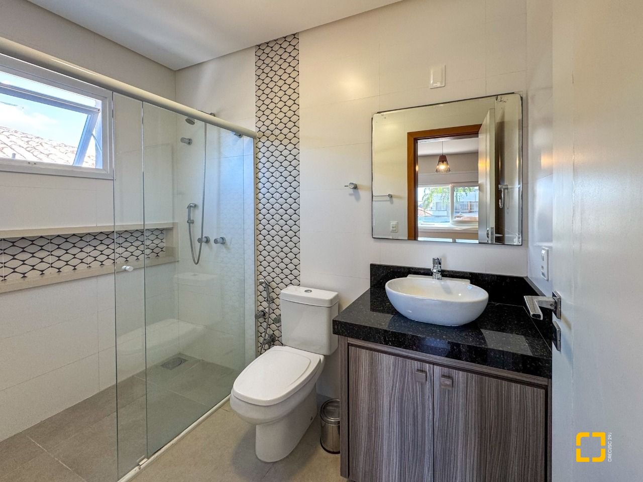 Casa com 242m², 7 quartos (sendo 3 suítes), 4 garagens, no bairro Jurerê Internacional em Florianópolis