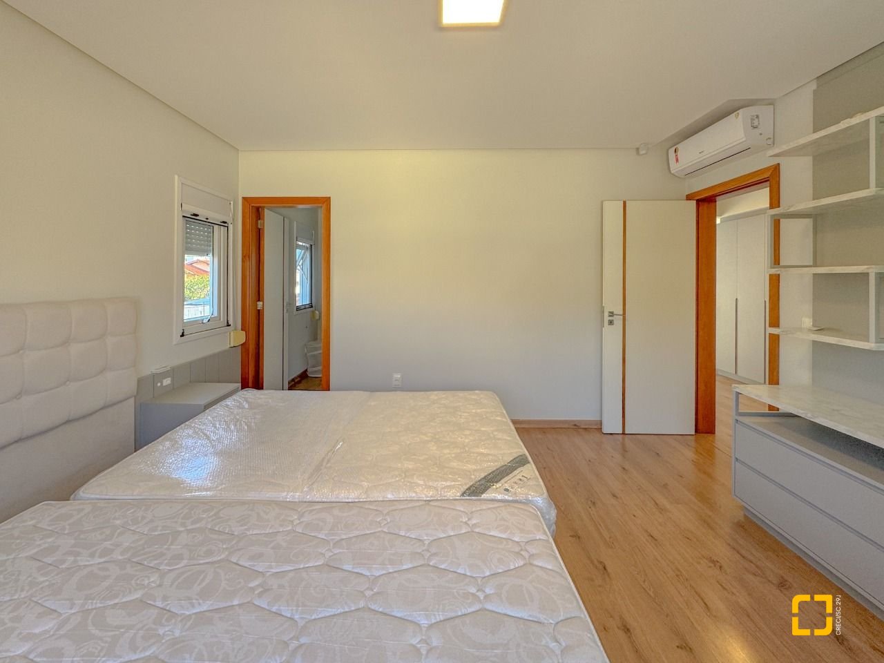 Casa com 242m², 7 quartos (sendo 3 suítes), 4 garagens, no bairro Jurerê Internacional em Florianópolis