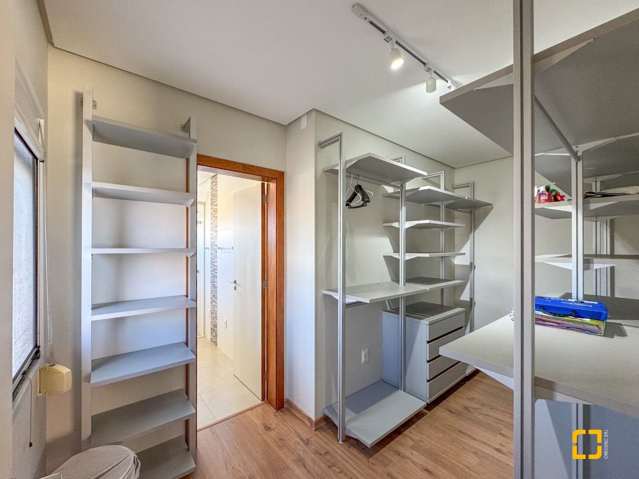 Casa com 242m², 7 quartos (sendo 3 suítes), 4 garagens, no bairro Jurerê Internacional em Florianópolis