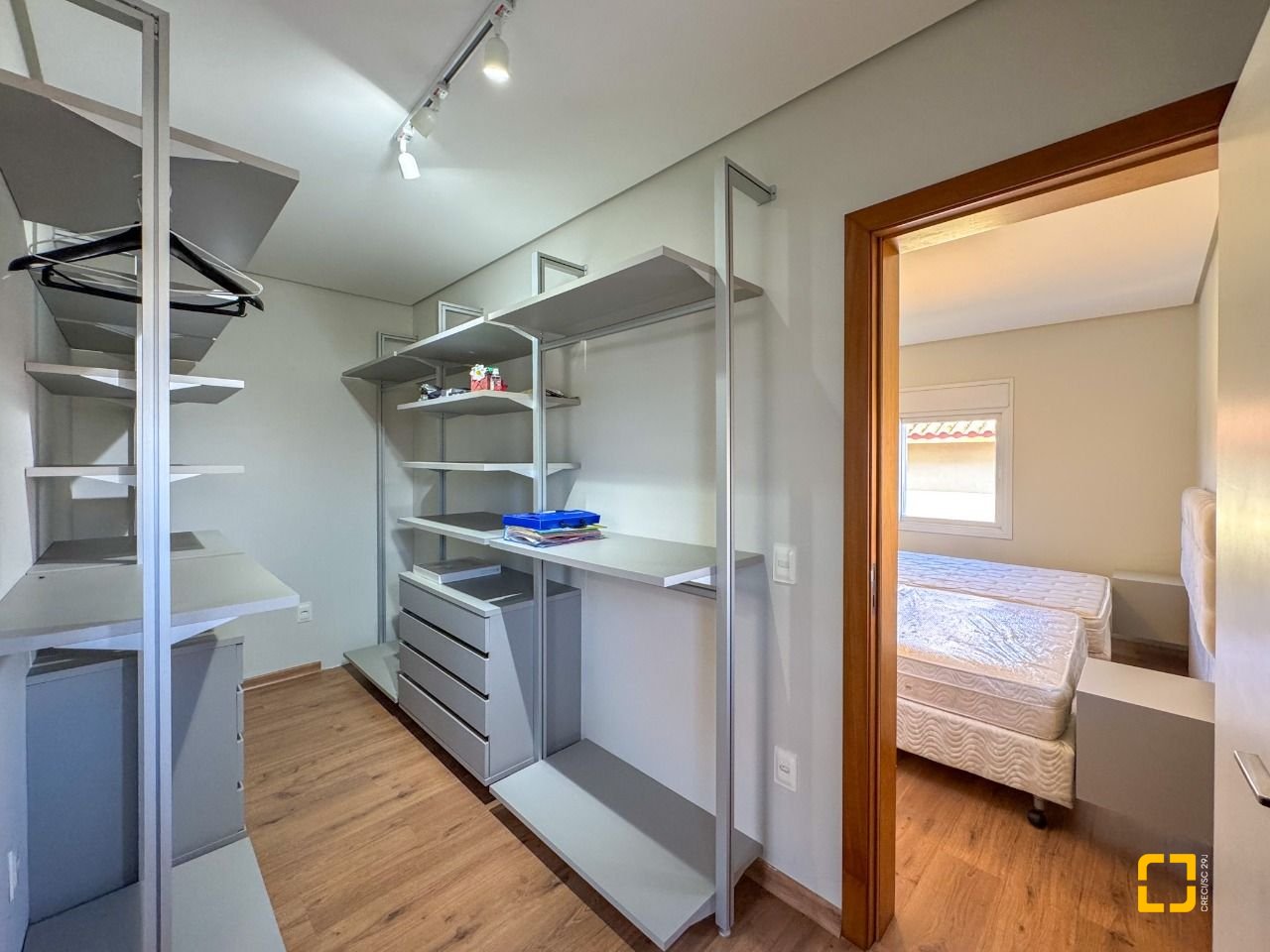 Casa com 242m², 7 quartos (sendo 3 suítes), 4 garagens, no bairro Jurerê Internacional em Florianópolis