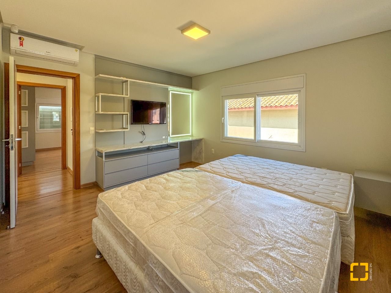 Casa com 242m², 7 quartos (sendo 3 suítes), 4 garagens, no bairro Jurerê Internacional em Florianópolis