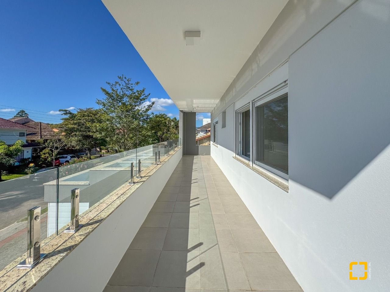 Casa com 242m², 7 quartos (sendo 3 suítes), 4 garagens, no bairro Jurerê Internacional em Florianópolis