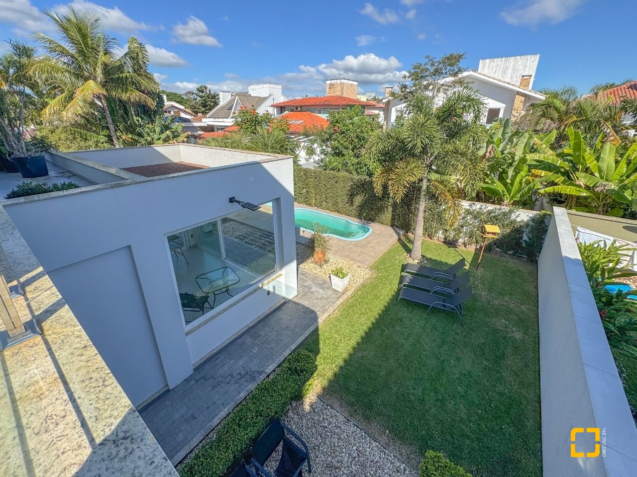 Casa com 242m², 7 quartos (sendo 3 suítes), 4 garagens, no bairro Jurerê Internacional em Florianópolis