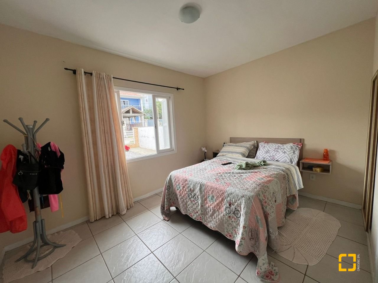 Casa com 150m², 4 quartos (sendo 1 suíte), 2 garagens, no bairro Rio Vermelho em Florianópolis