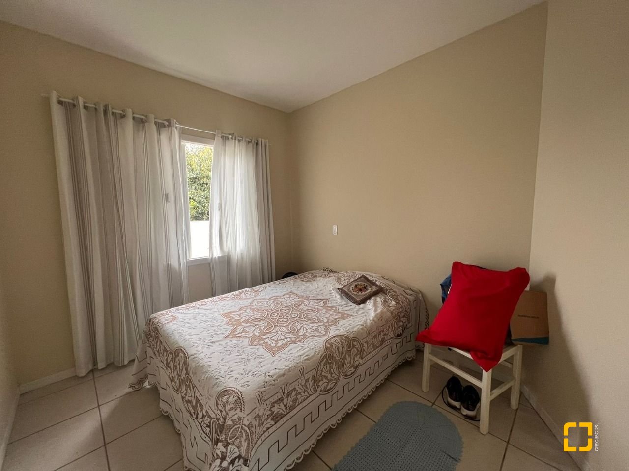 Casa com 150m², 4 quartos (sendo 1 suíte), 2 garagens, no bairro Rio Vermelho em Florianópolis