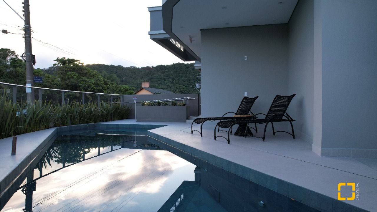 Apartamento com 109m², 3 quartos (sendo 1 suíte), 1 garagem, no bairro Ingleses em Florianópolis