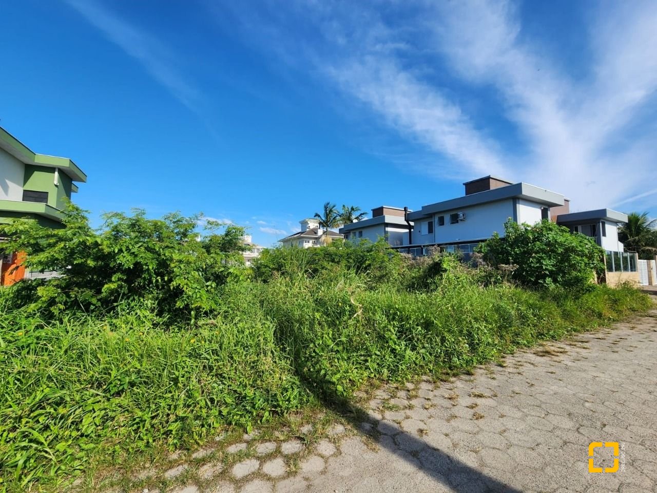 Terreno com 720m², no bairro Carianos em Florianópolis