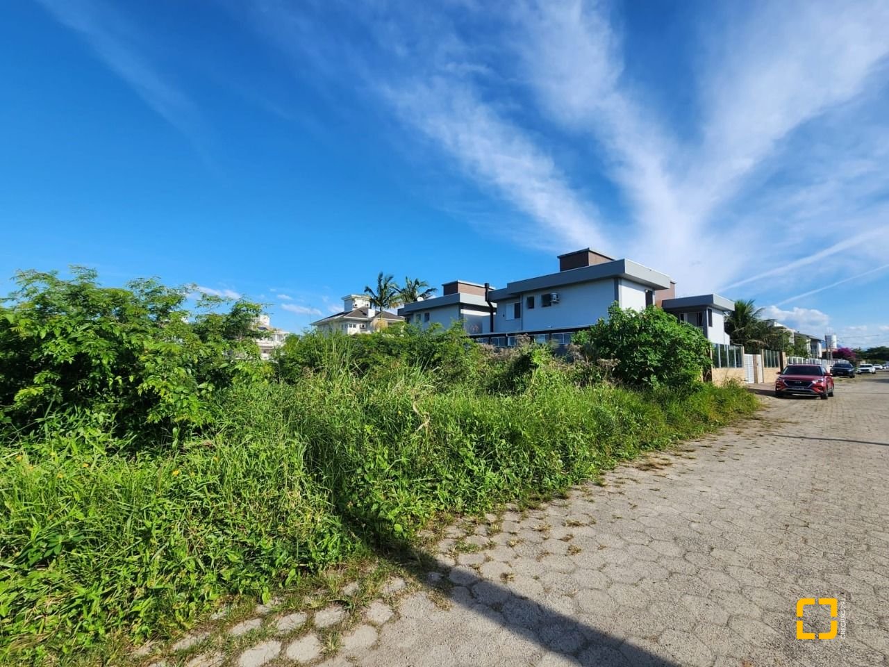 Terreno com 720m², no bairro Carianos em Florianópolis