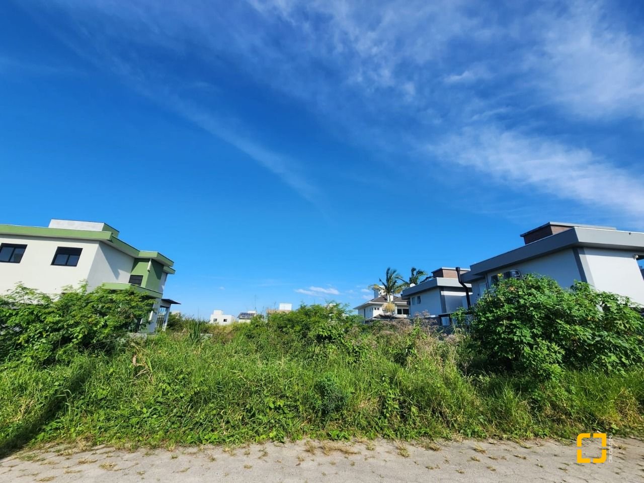 Terreno com 720m², no bairro Carianos em Florianópolis