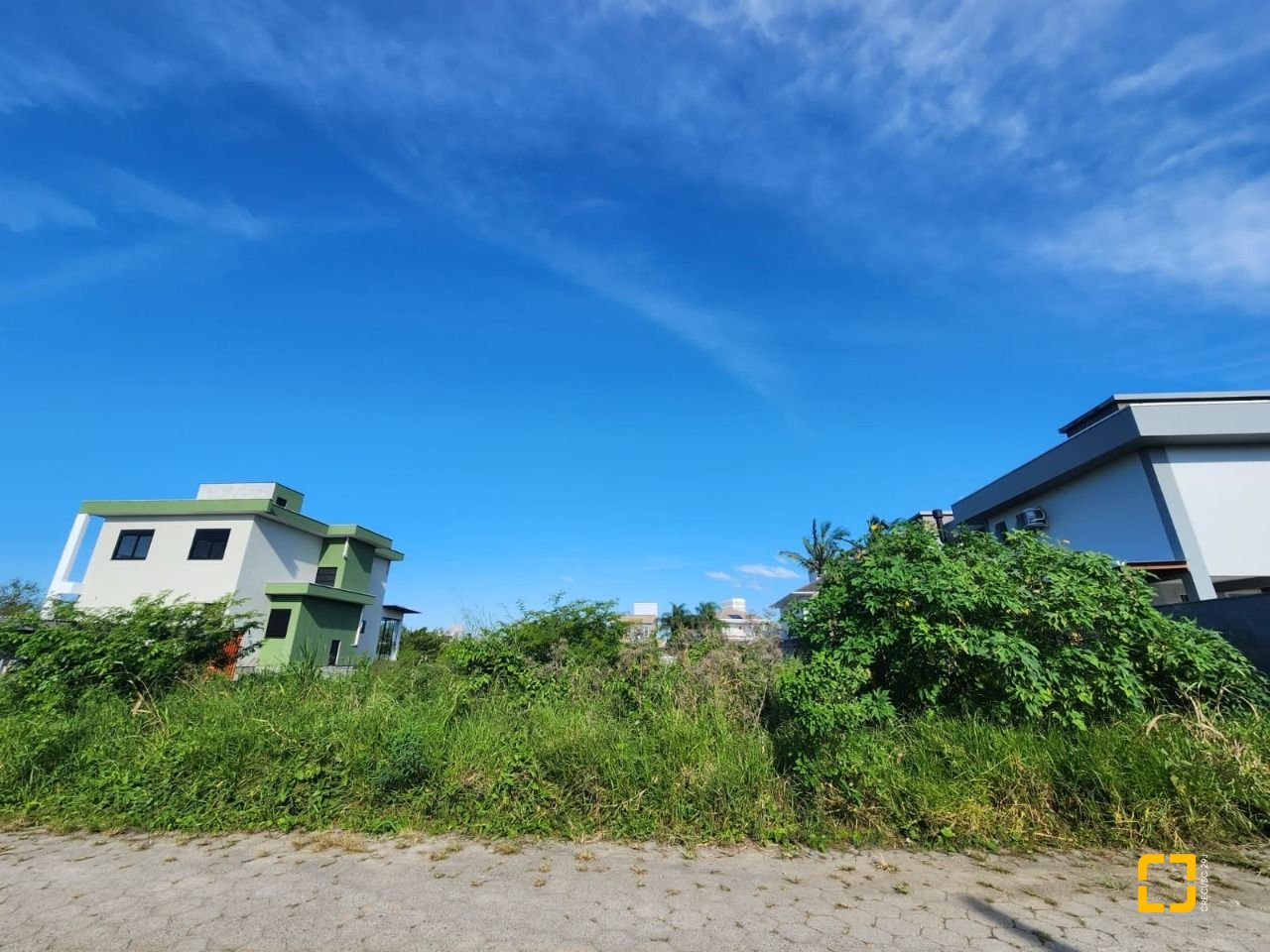 Terreno com 720m², no bairro Carianos em Florianópolis