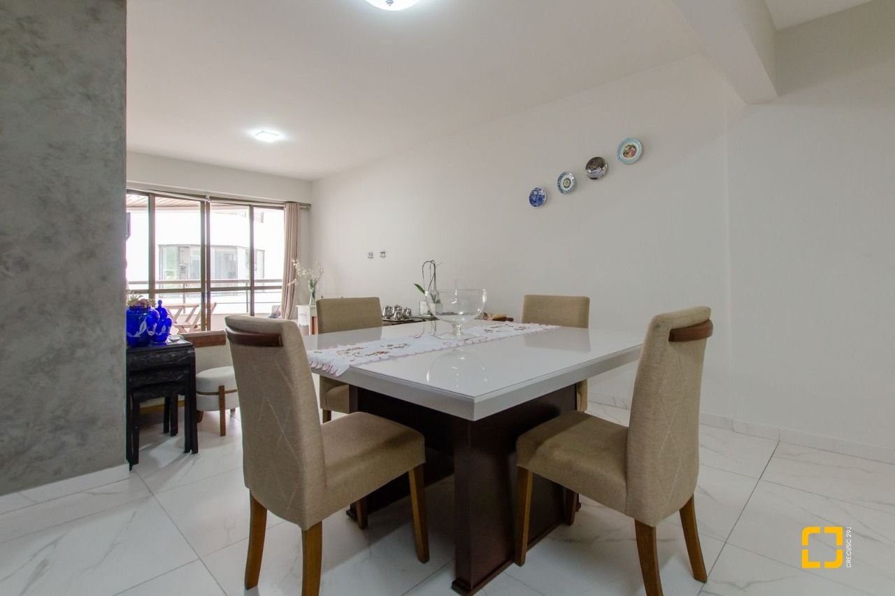 Apartamento com 83m², 2 quartos (sendo 1 suíte), 1 garagem, no bairro Ponta das Canas em Florianópolis