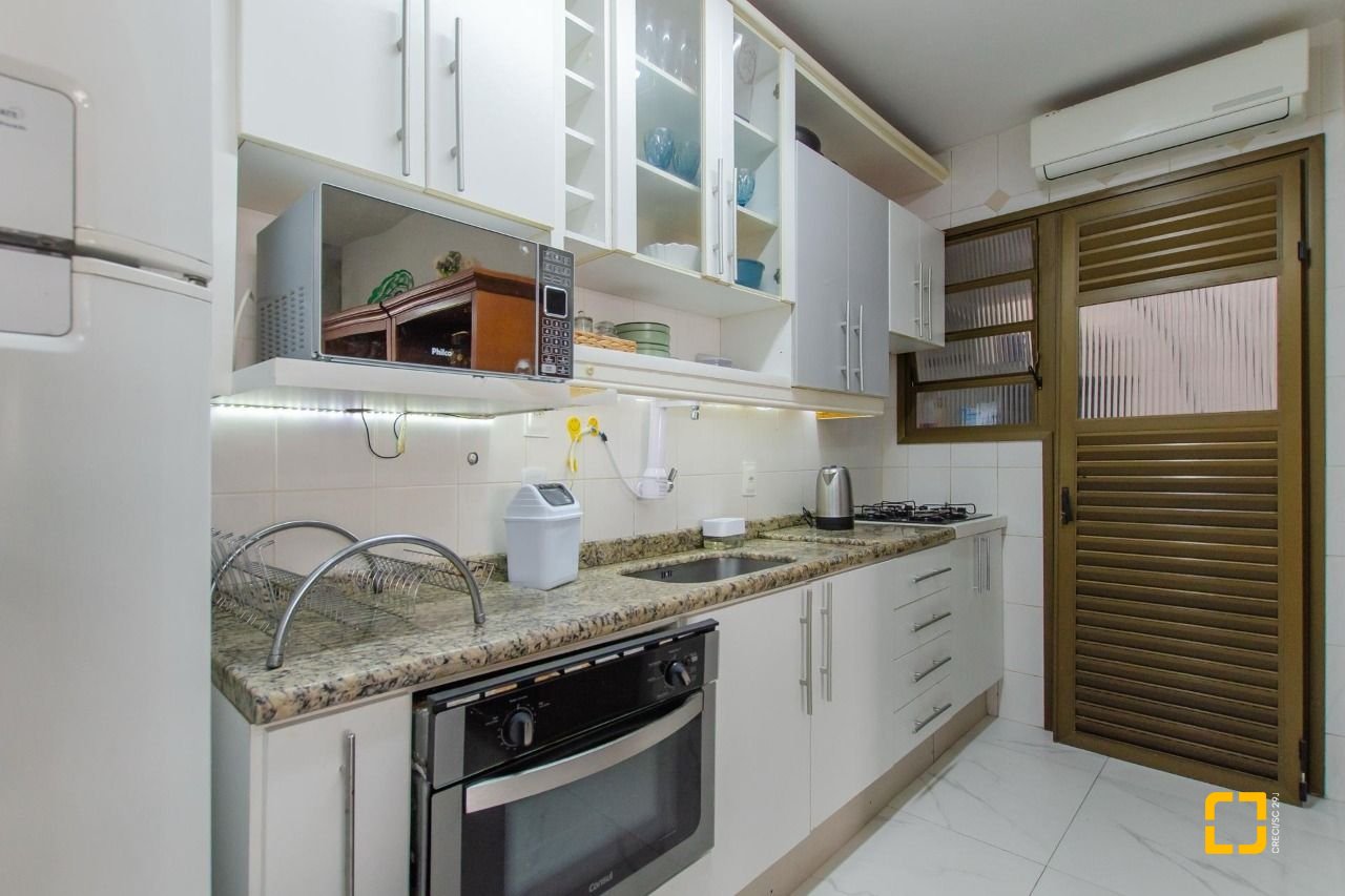 Apartamento com 83m², 2 quartos (sendo 1 suíte), 1 garagem, no bairro Ponta das Canas em Florianópolis