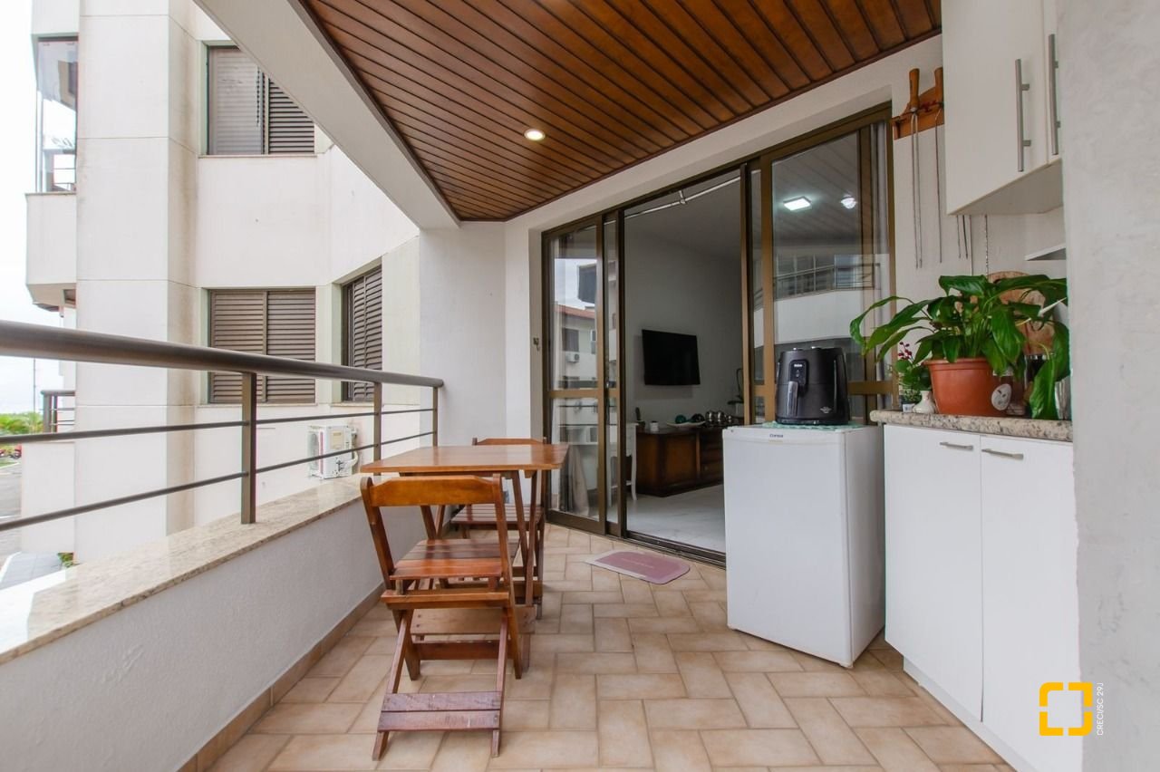 Apartamento com 83m², 2 quartos (sendo 1 suíte), 1 garagem, no bairro Ponta das Canas em Florianópolis