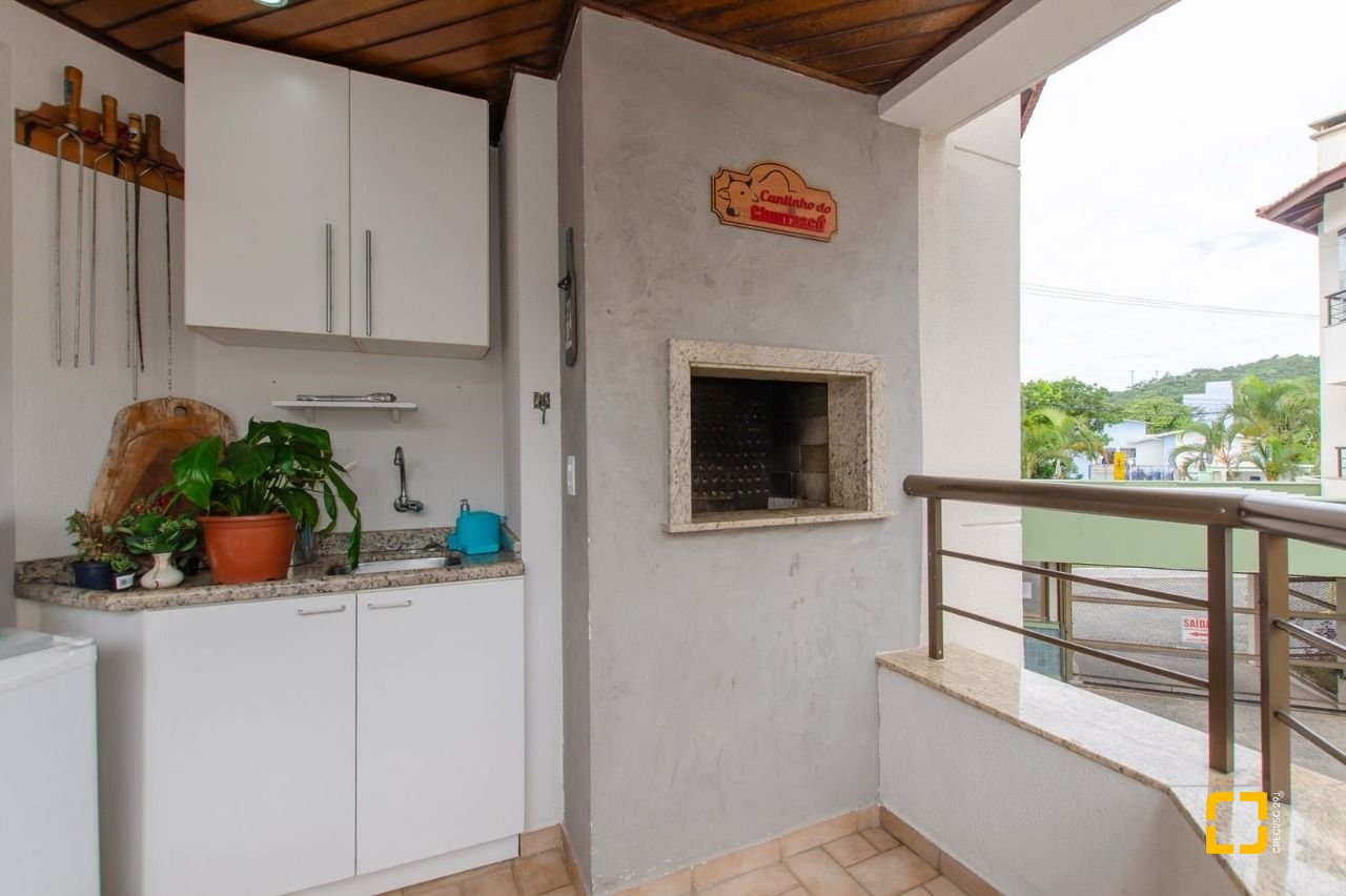 Apartamento com 83m², 2 quartos (sendo 1 suíte), 1 garagem, no bairro Ponta das Canas em Florianópolis