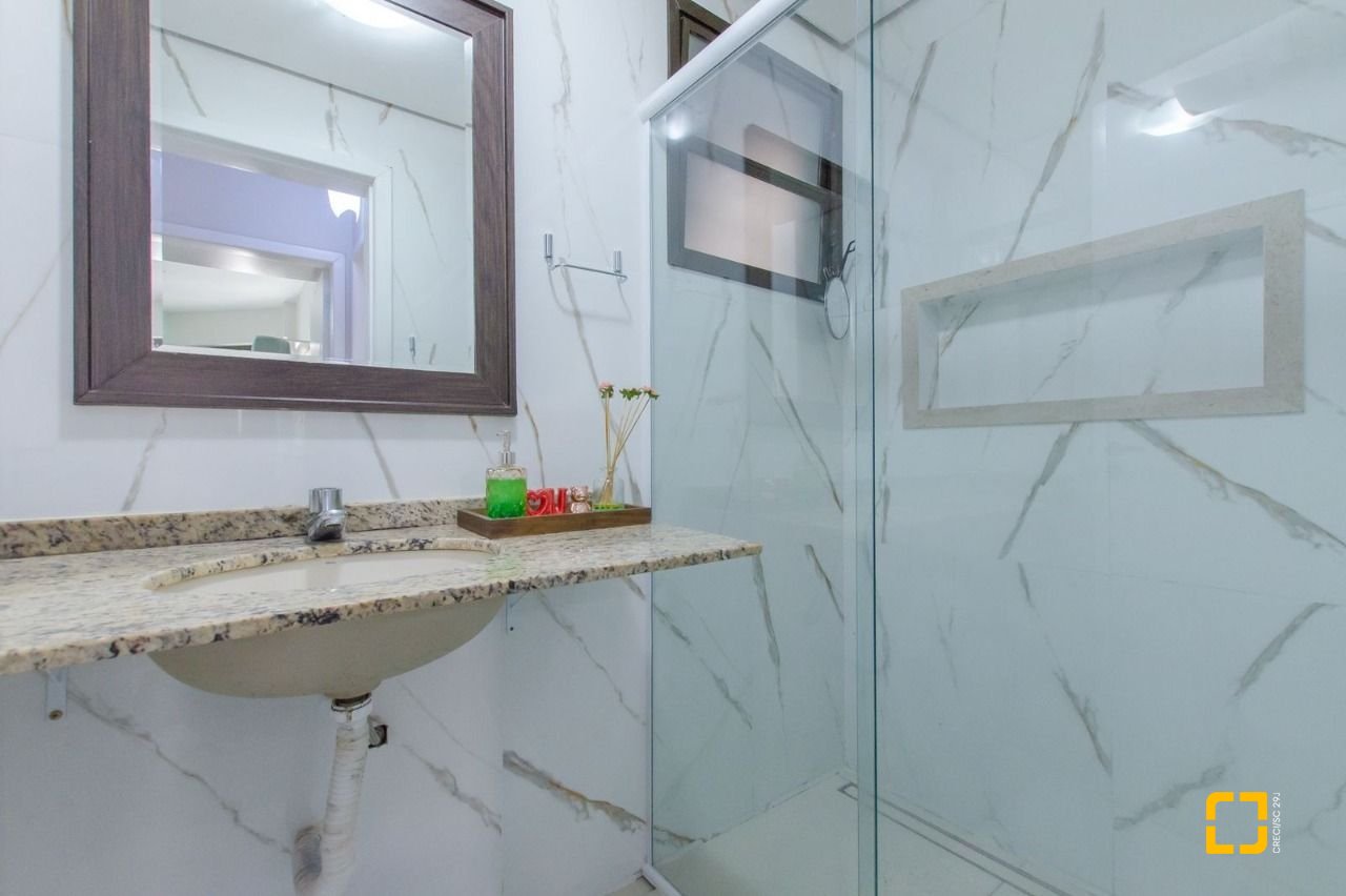 Apartamento com 83m², 2 quartos (sendo 1 suíte), 1 garagem, no bairro Ponta das Canas em Florianópolis