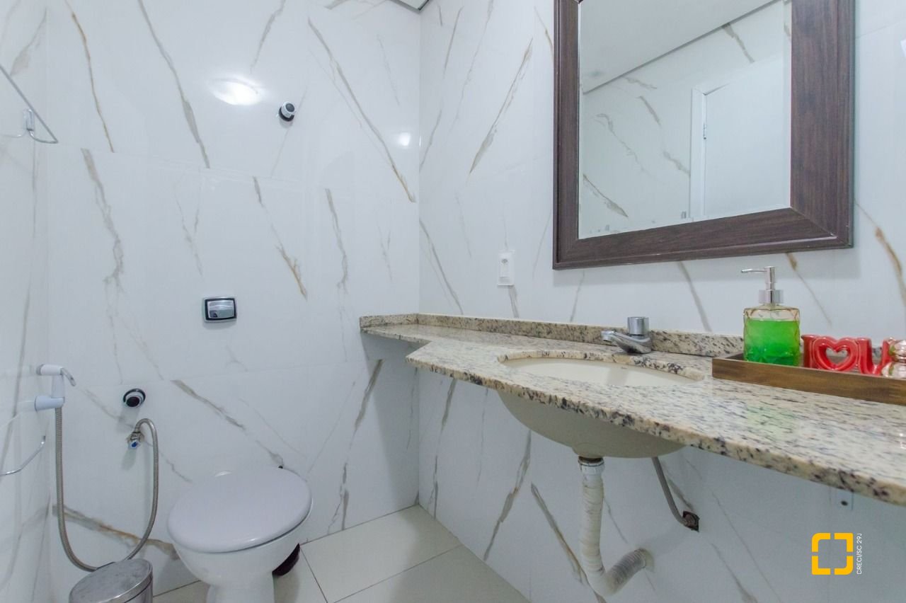 Apartamento com 83m², 2 quartos (sendo 1 suíte), 1 garagem, no bairro Ponta das Canas em Florianópolis