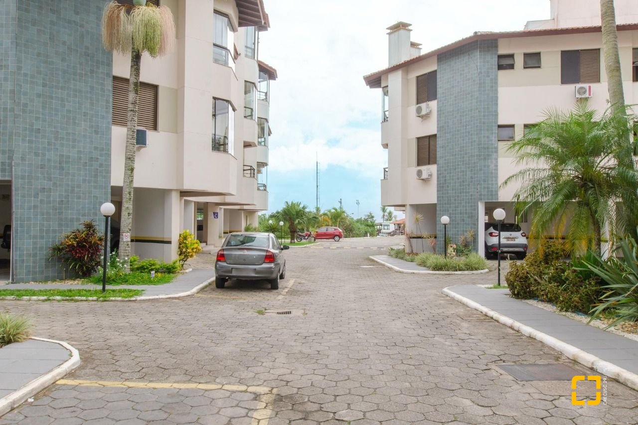 Apartamento com 83m², 2 quartos (sendo 1 suíte), 1 garagem, no bairro Ponta das Canas em Florianópolis