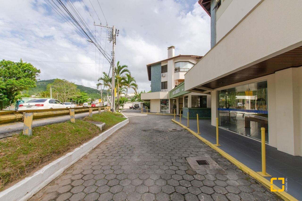 Apartamento com 83m², 2 quartos (sendo 1 suíte), 1 garagem, no bairro Ponta das Canas em Florianópolis