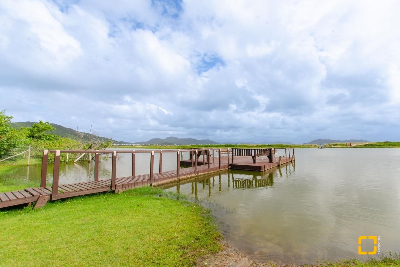 Apartamento com 83m², 2 quartos (sendo 1 suíte), 1 garagem, no bairro Ponta das Canas em Florianópolis