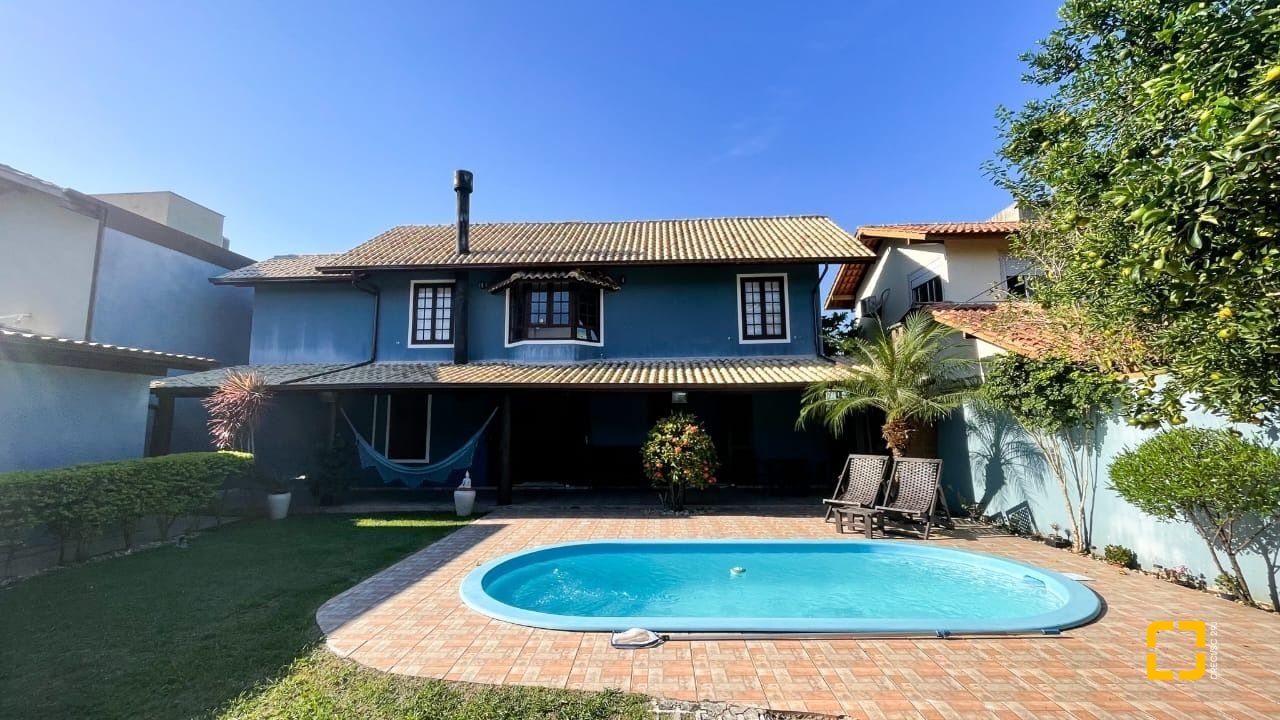 Casa com 340m², 4 quartos (sendo 1 suíte), 2 garagens, no bairro Rio Tavares em Florianópolis