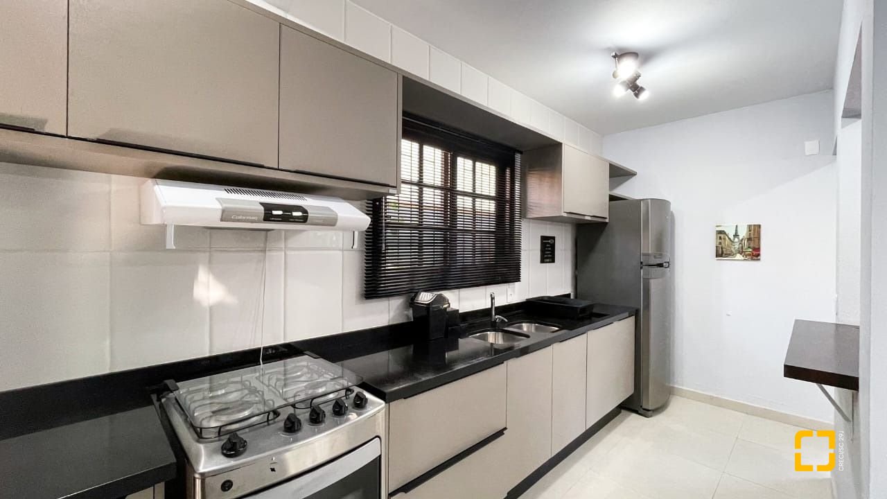 Casa com 340m², 4 quartos (sendo 1 suíte), 2 garagens, no bairro Rio Tavares em Florianópolis